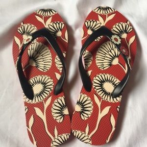 Vera Bradley flip flops new without tags